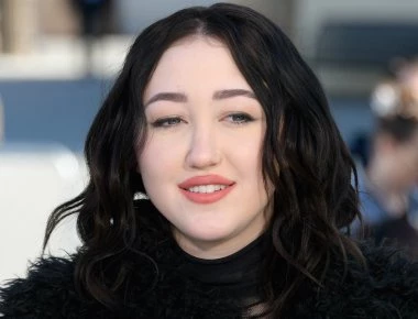 Η αδερφή της Μάιλι Σάιρους πούλησε τα δάκρυά της για 12.000 δολάρια